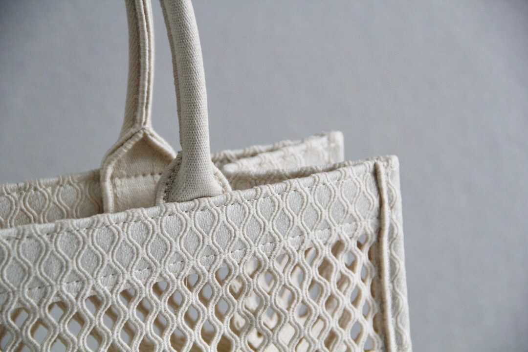 D*or book tote