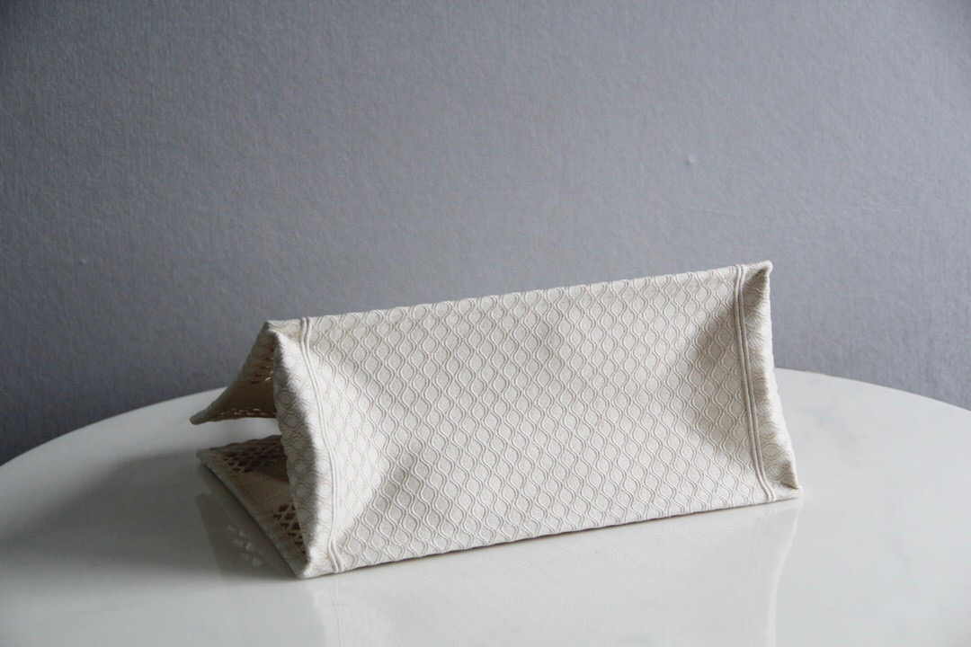 D*or book tote