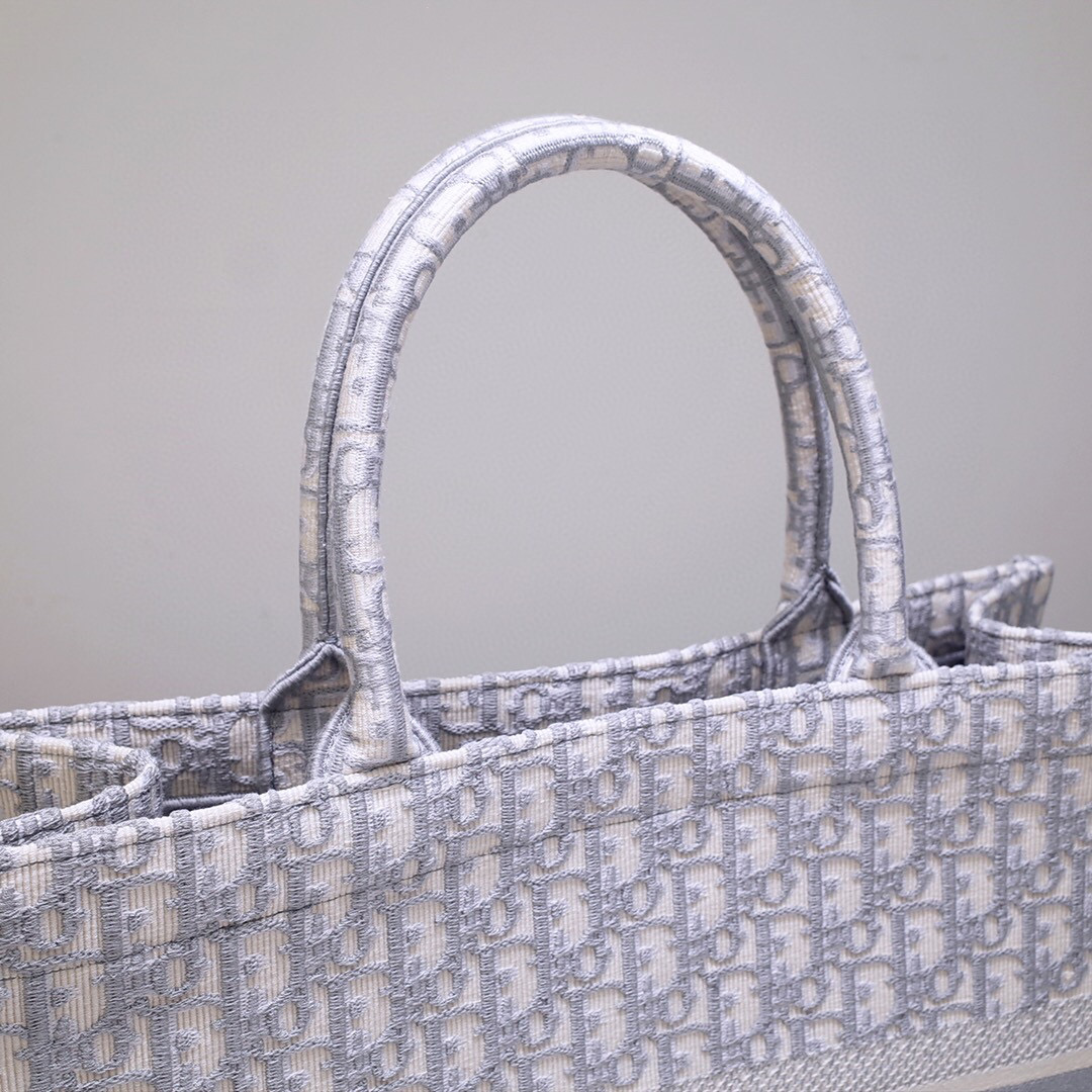 D*or book tote