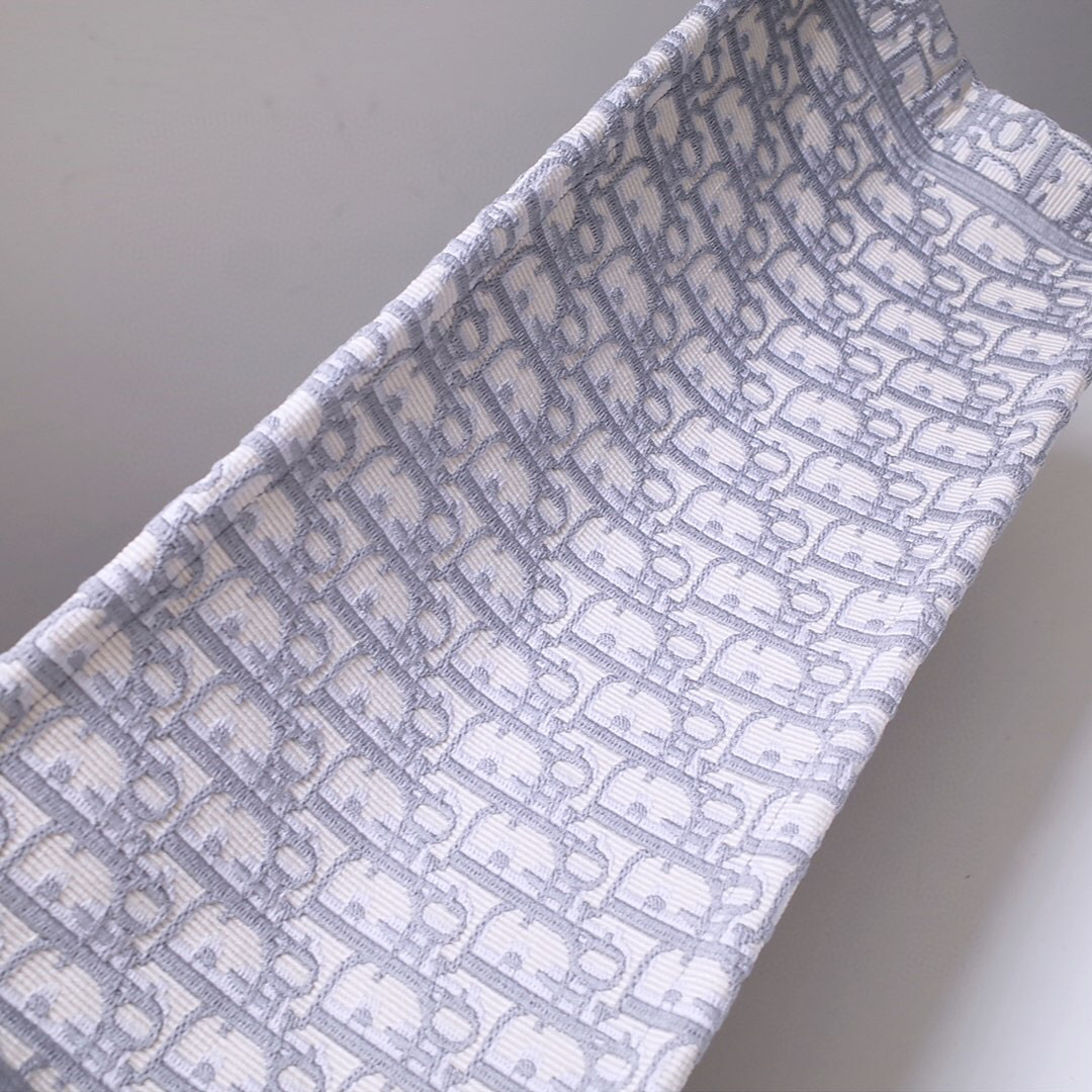 D*or book tote