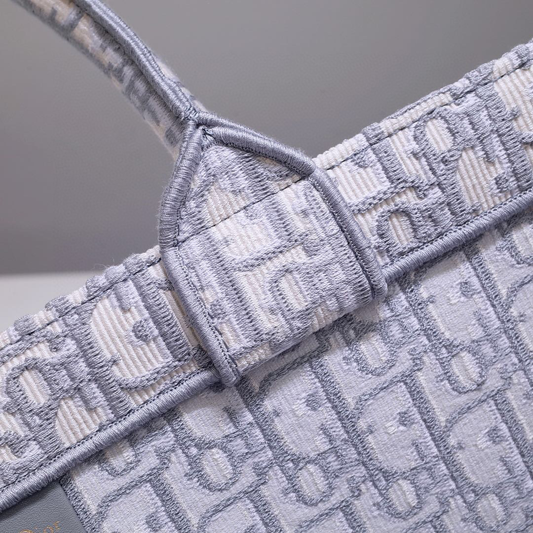 D*or book tote