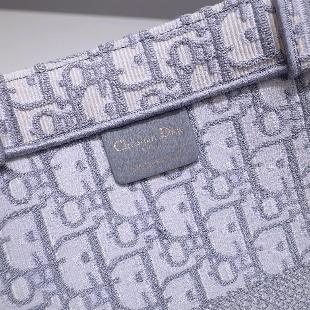D*or book tote