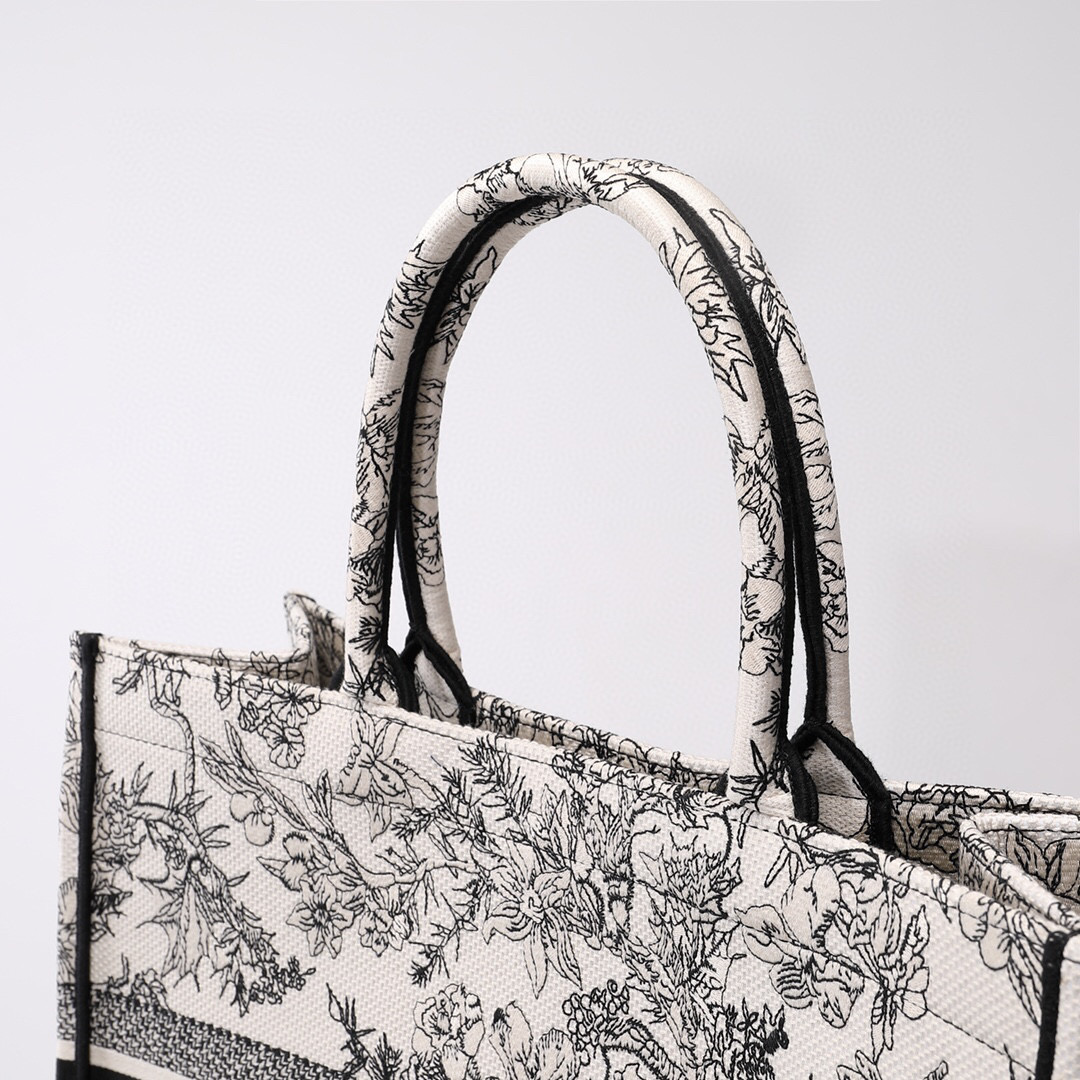 D*or book tote
