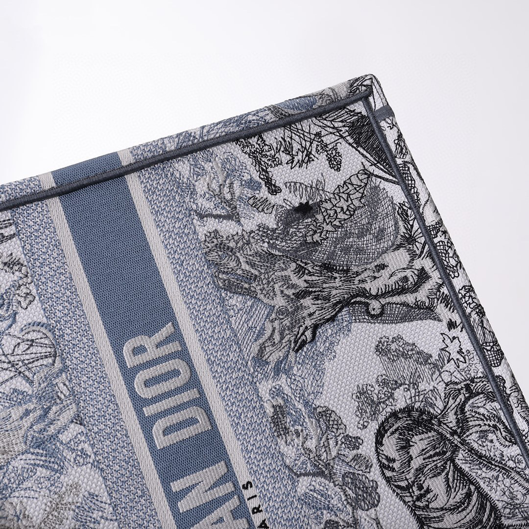 D*or book tote