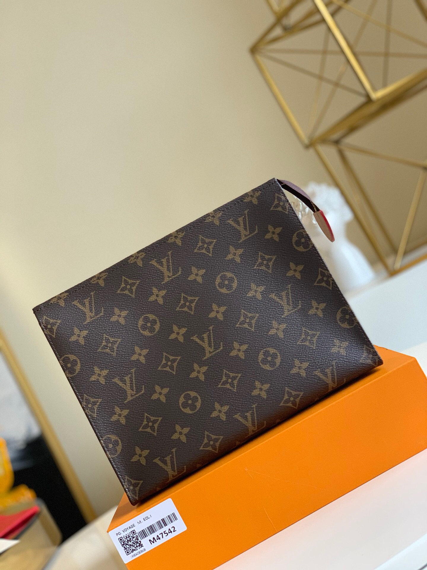 l**is V*t*n toilery pouch