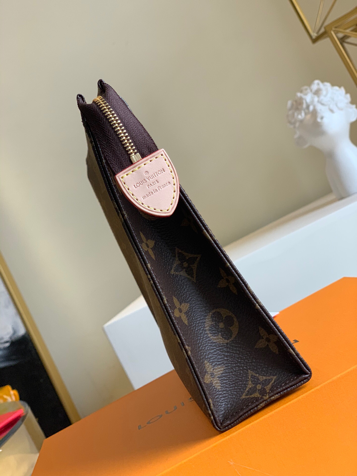 l**is V*t*n toilery pouch