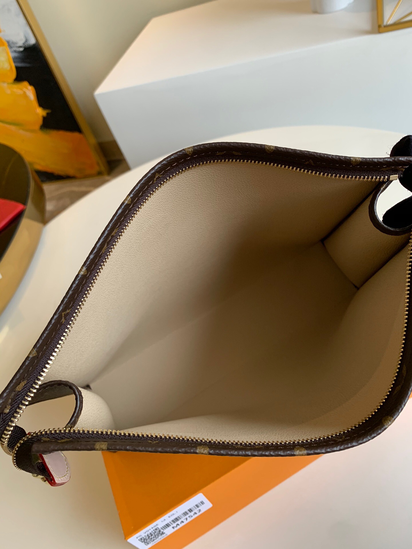 l**is V*t*n toilery pouch