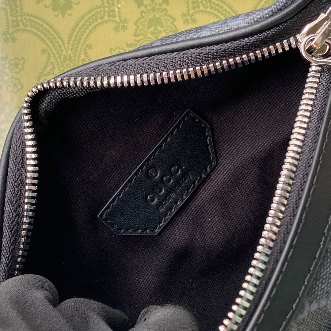 G*u*i pocket bag