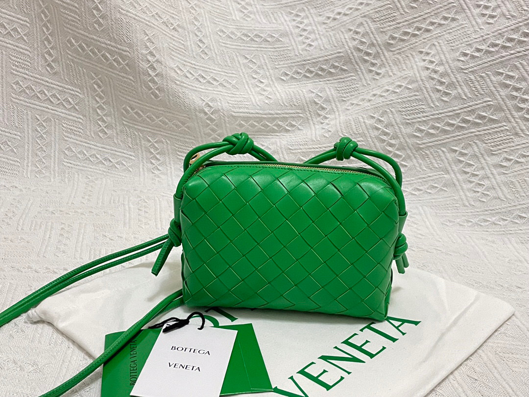 bo*te*ga Ve*ne*ta shoulder bags