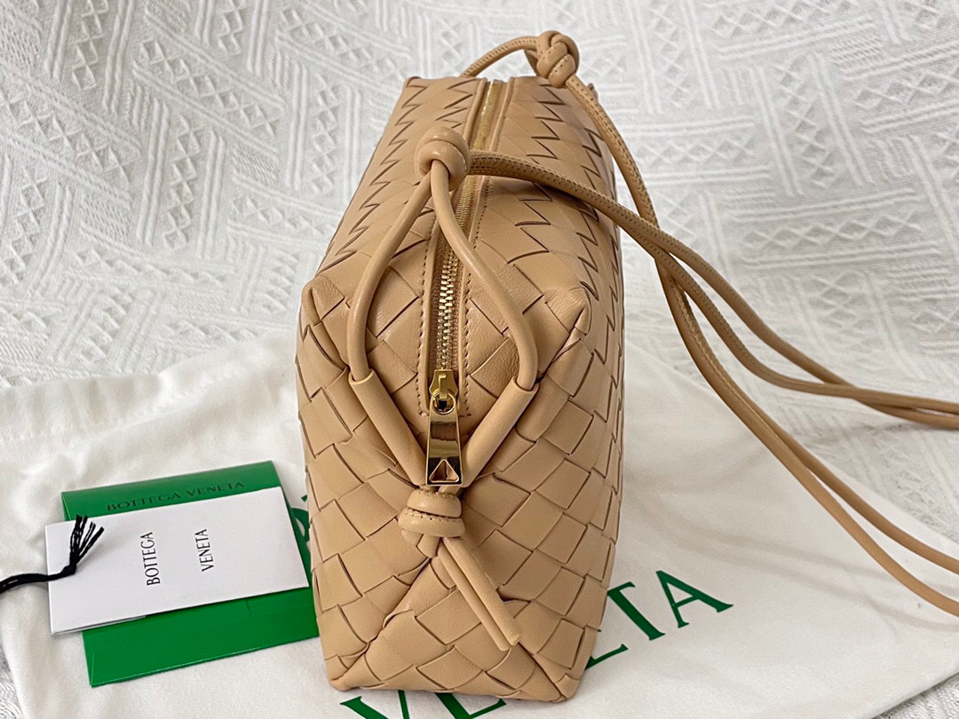 bo*te*ga Ve*ne*ta shoulder bags