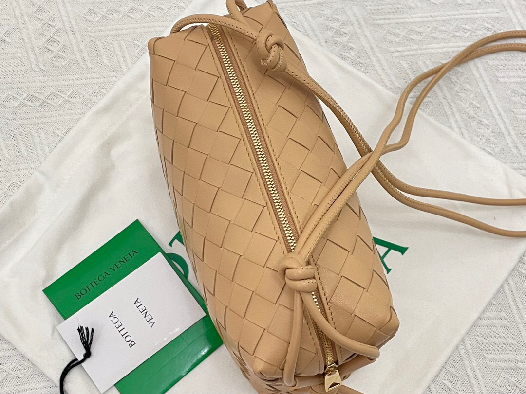 bo*te*ga Ve*ne*ta shoulder bags