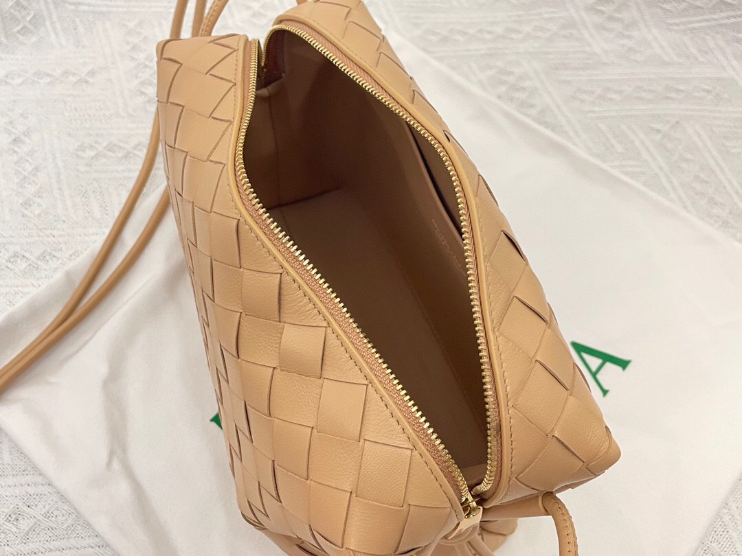 bo*te*ga Ve*ne*ta shoulder bags