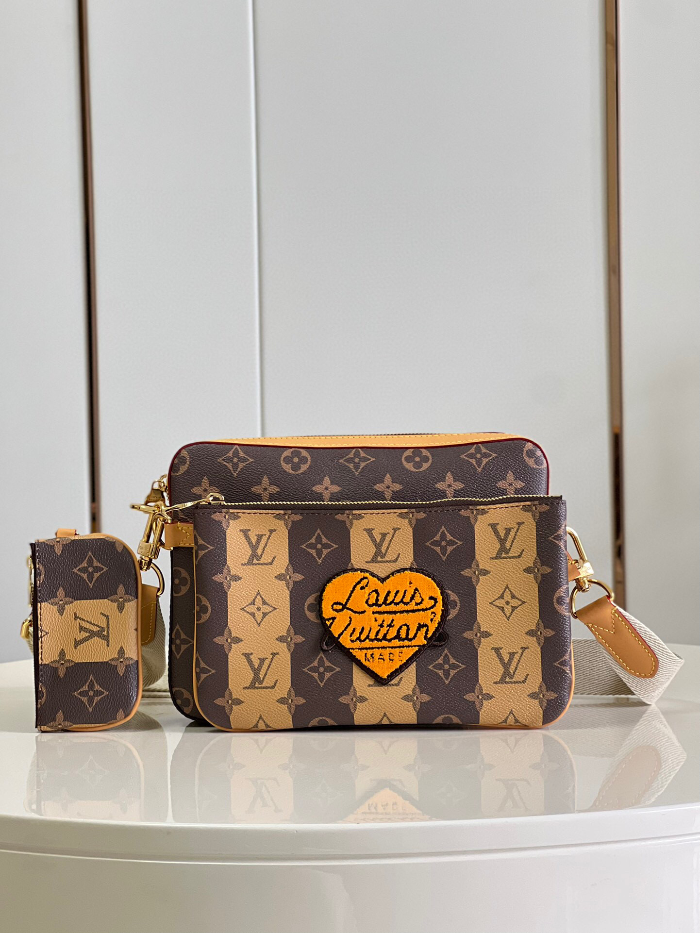 l**is V*t*n trio messenger bag