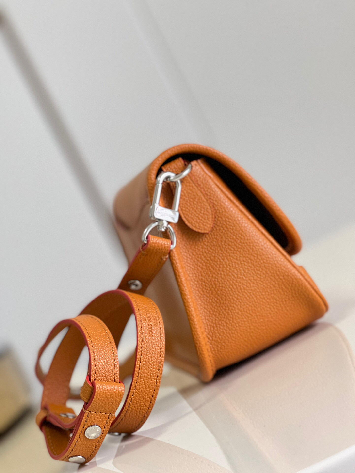 l**is V*t*n buci bag