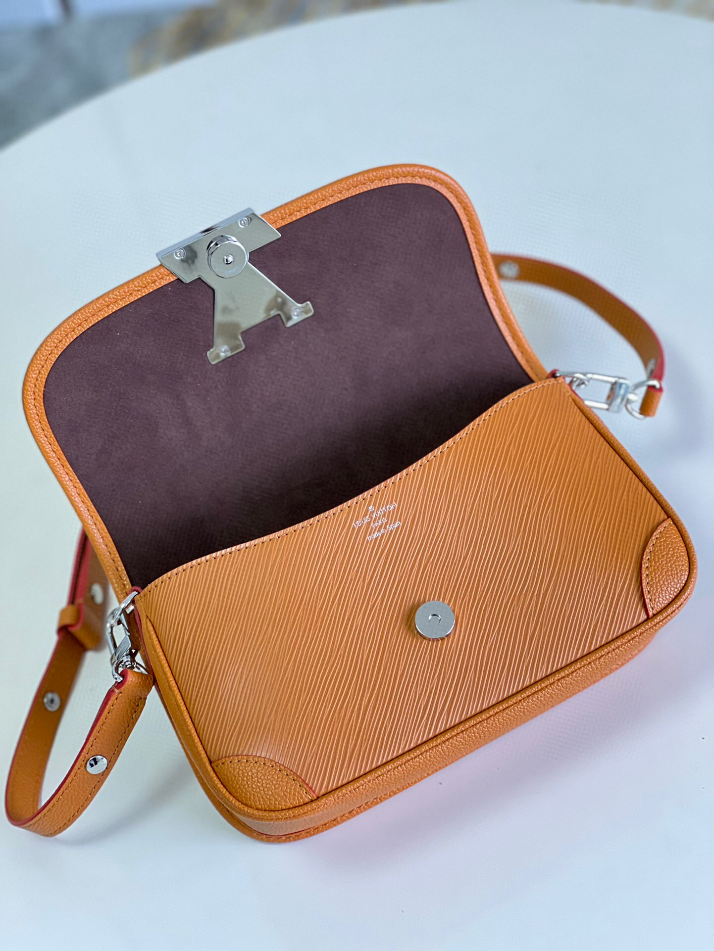 l**is V*t*n buci bag