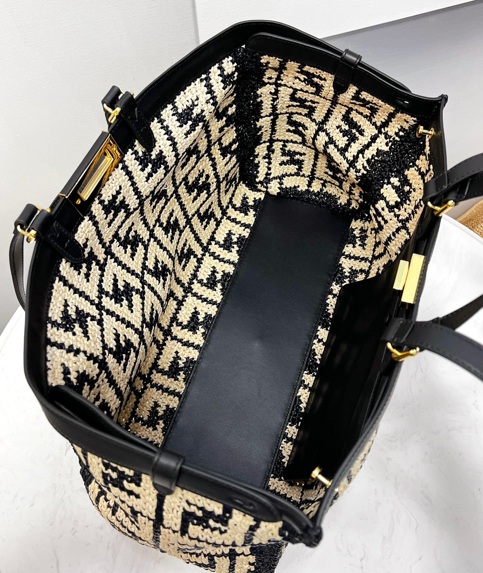 F**di tote