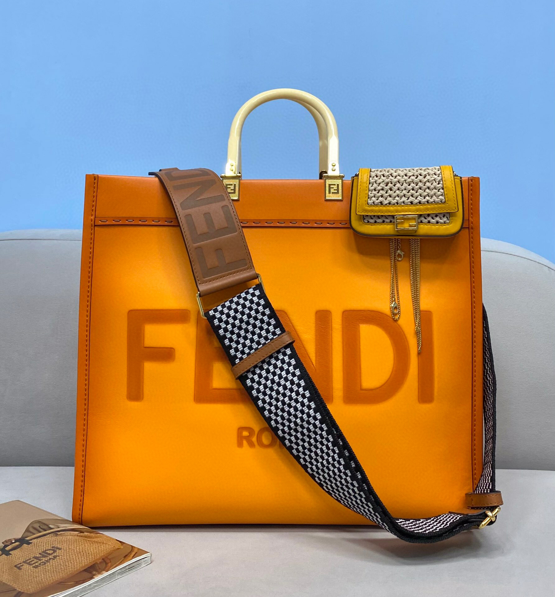 F**di tote