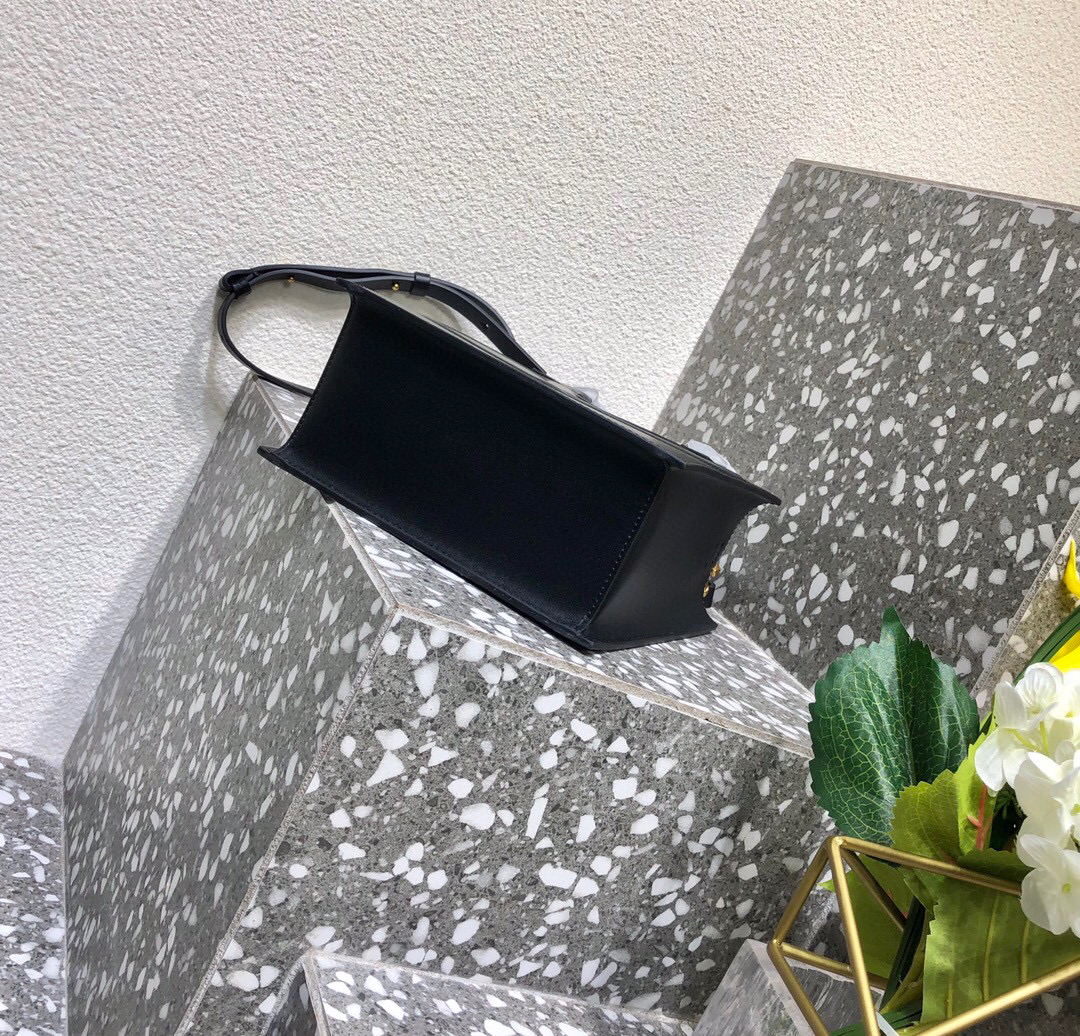 Valentino Garavani Walk Tote