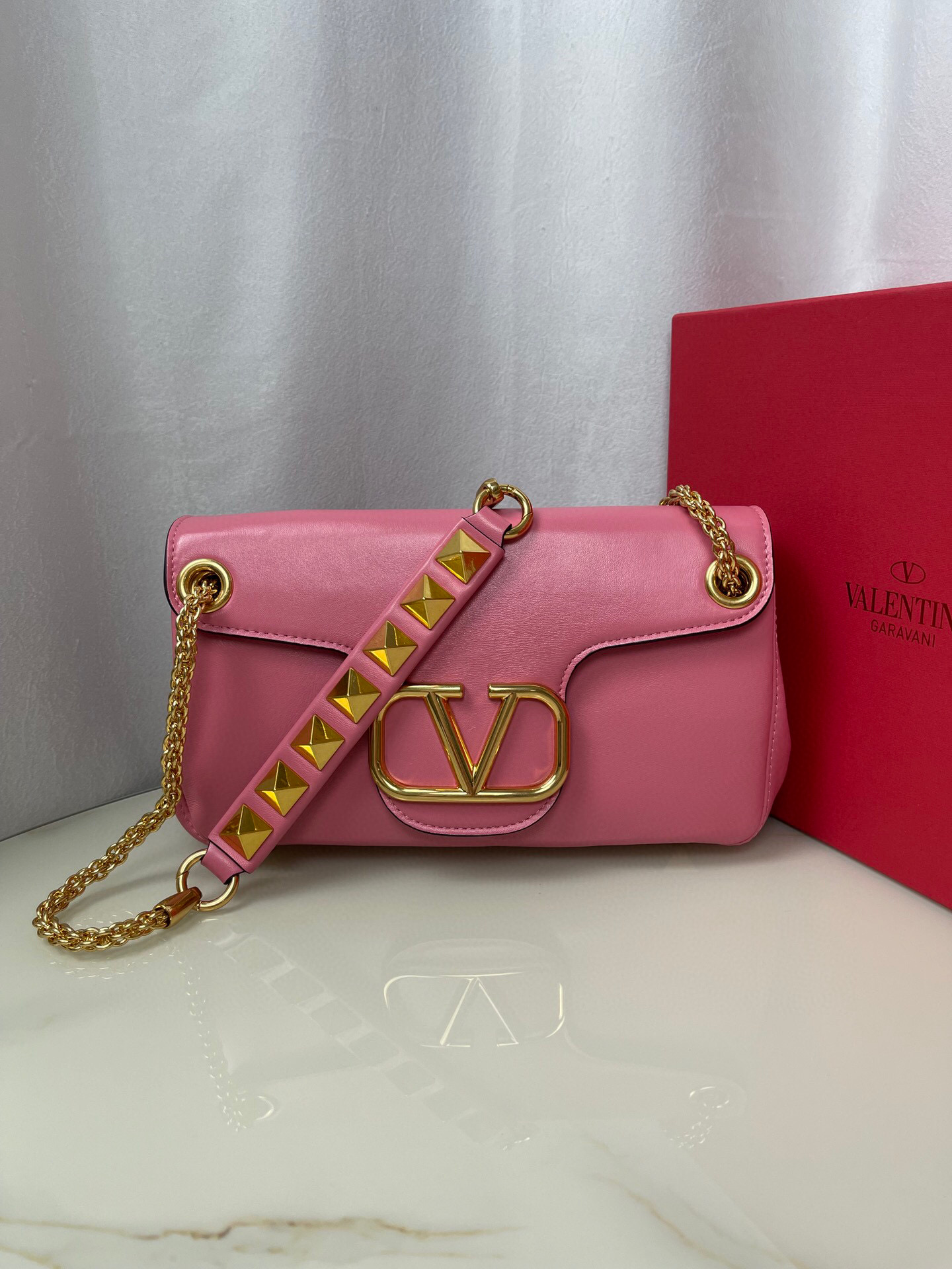 Valentino Stud Sign