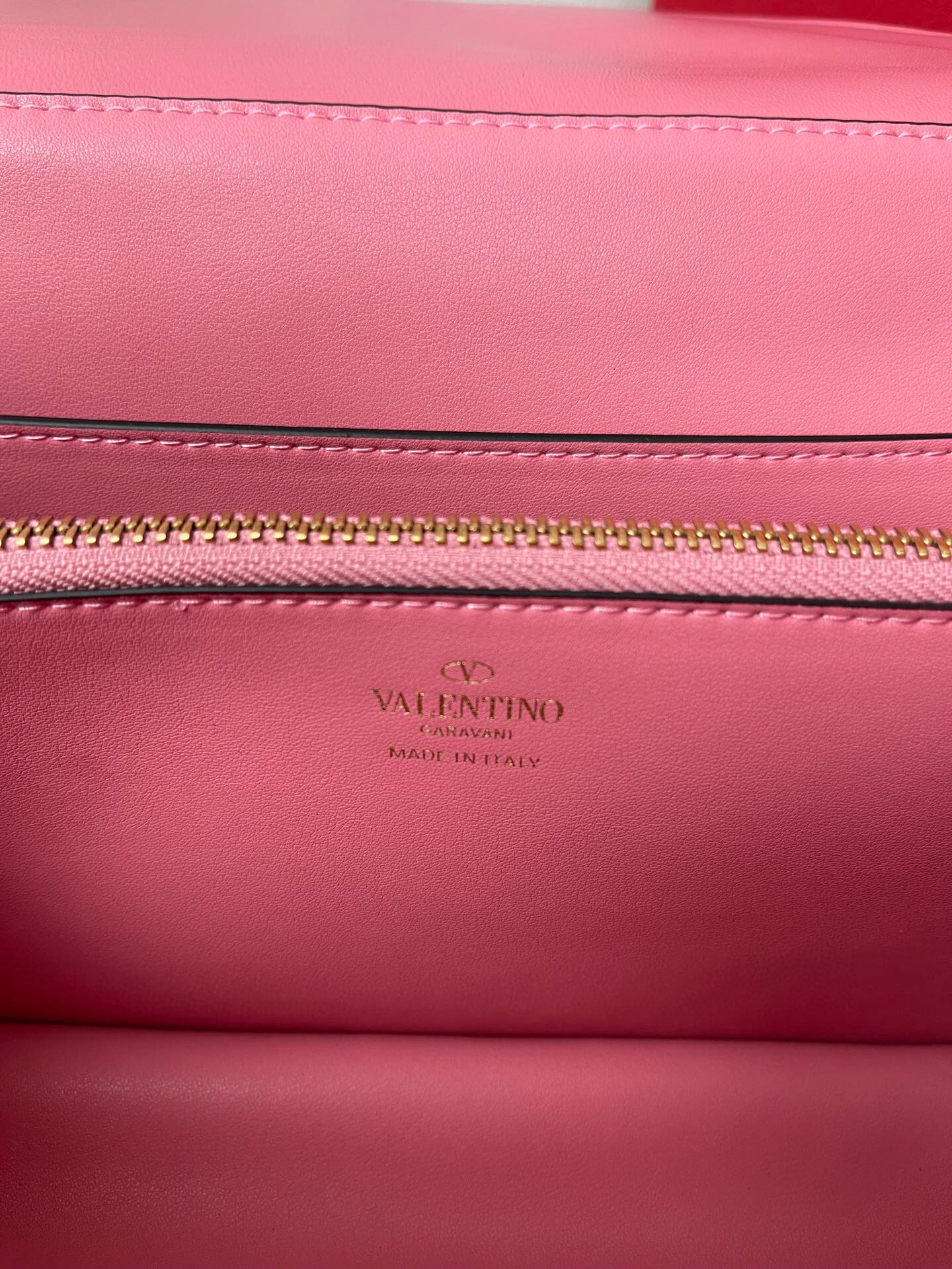 Valentino Stud Sign