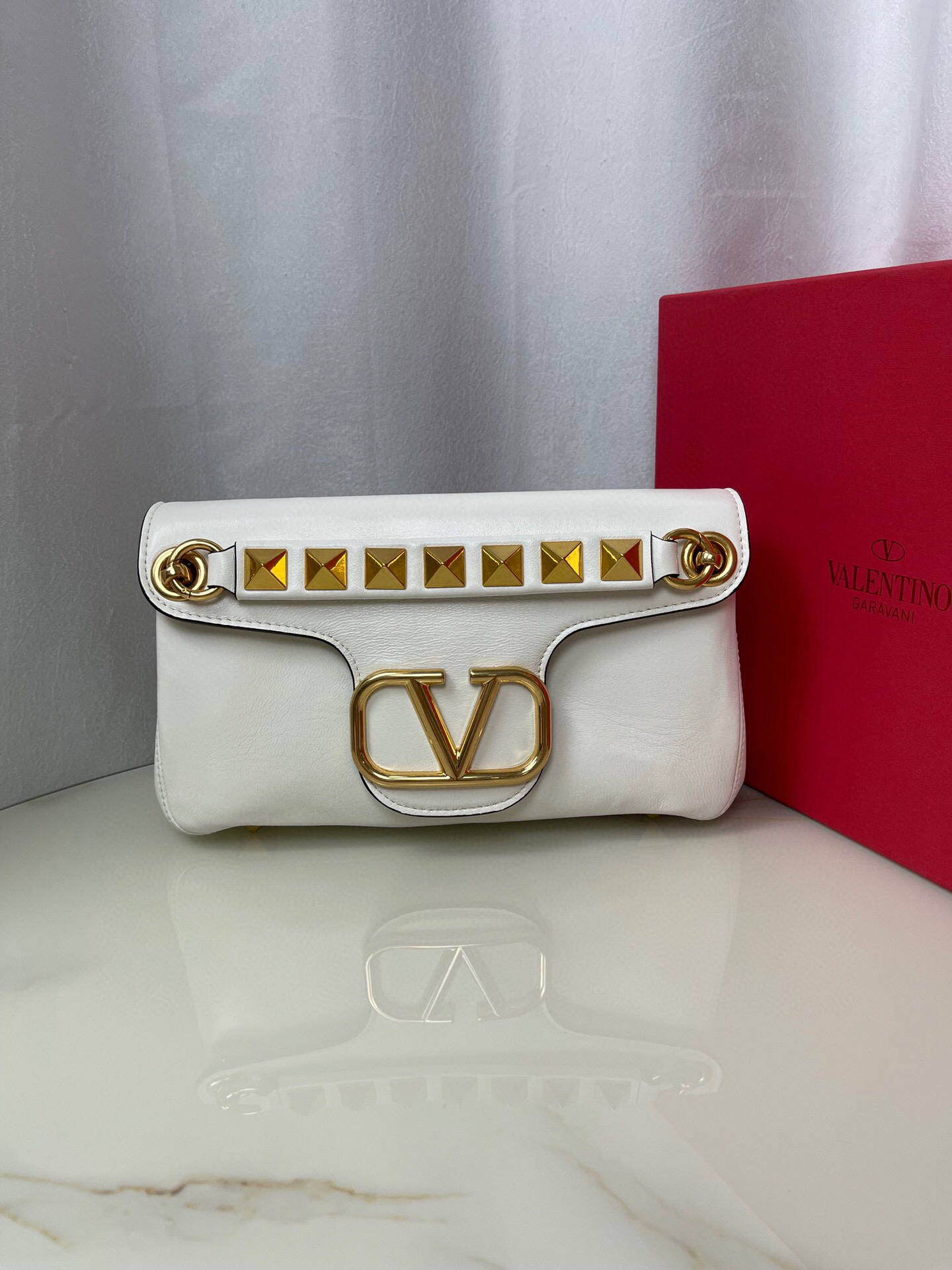 Valentino Stud Sign