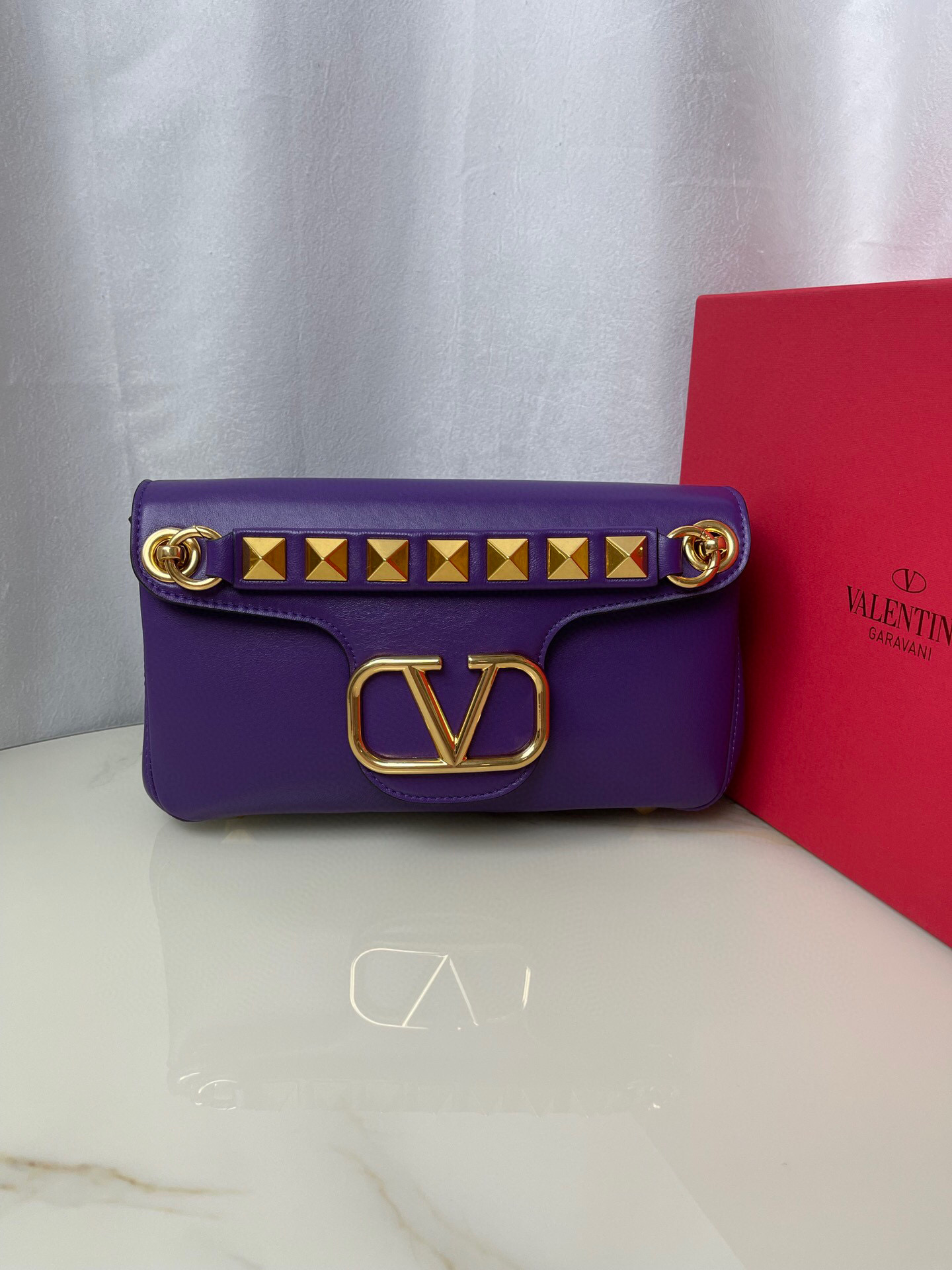 Valentino Stud Sign