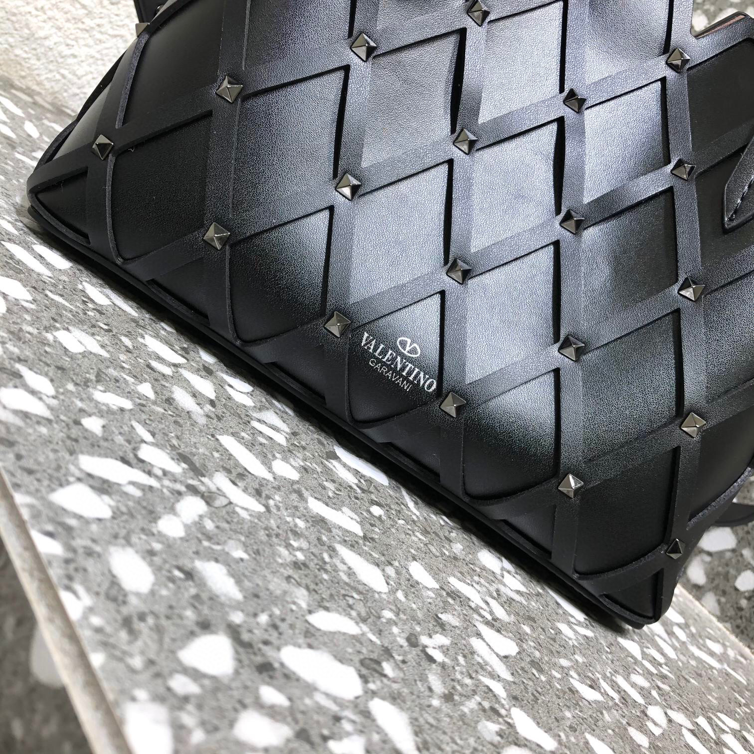 Valentino Beehive