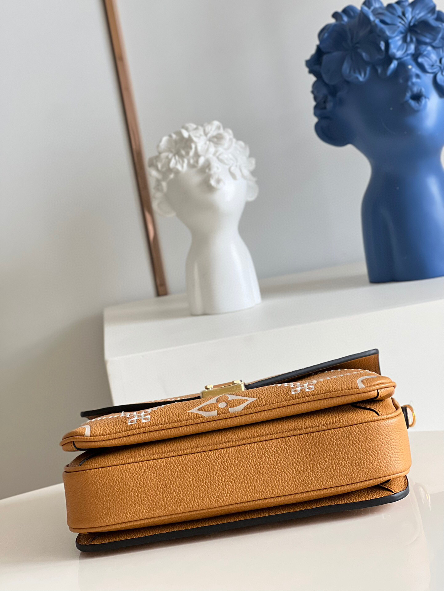 l**is V*t*n pochette metis