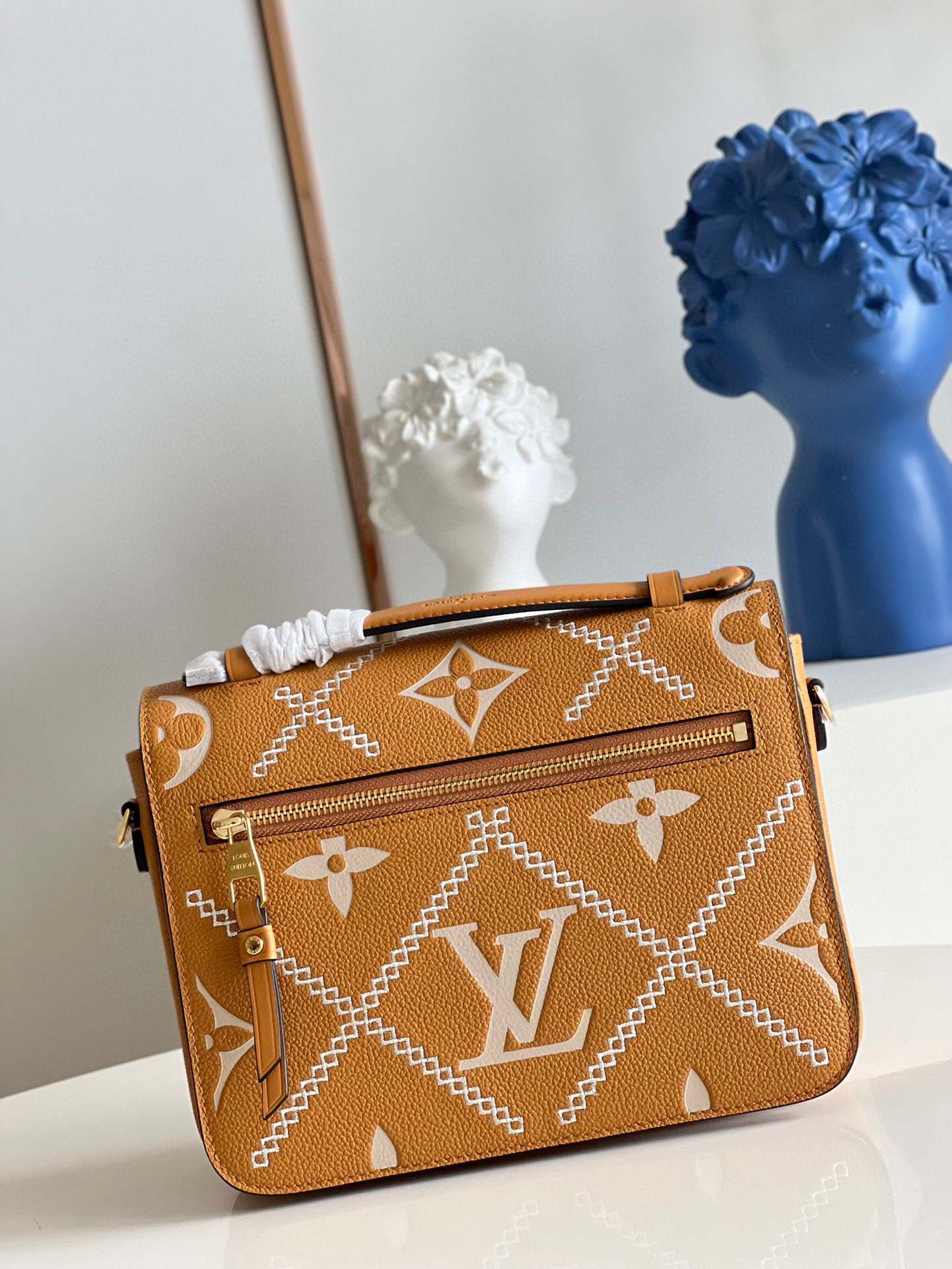 l**is V*t*n pochette metis