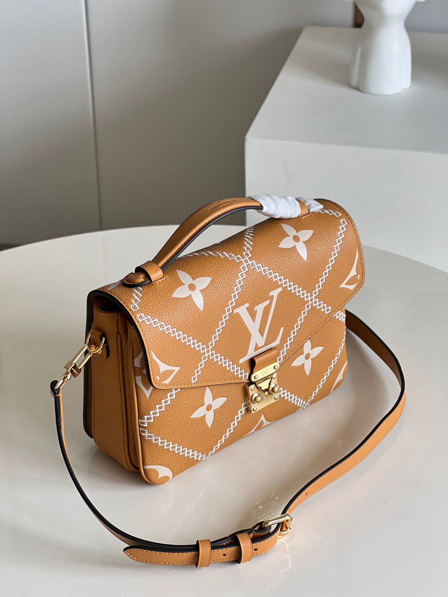l**is V*t*n pochette metis