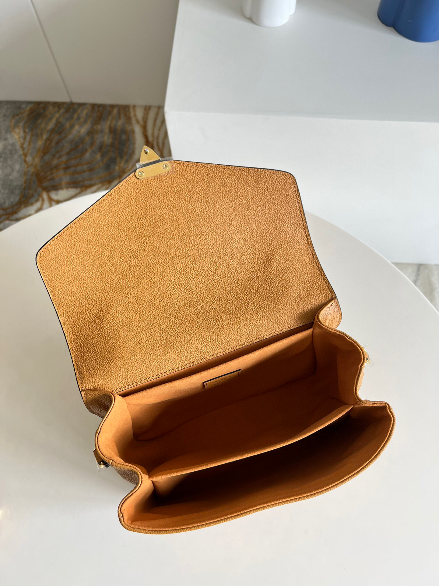 l**is V*t*n pochette metis