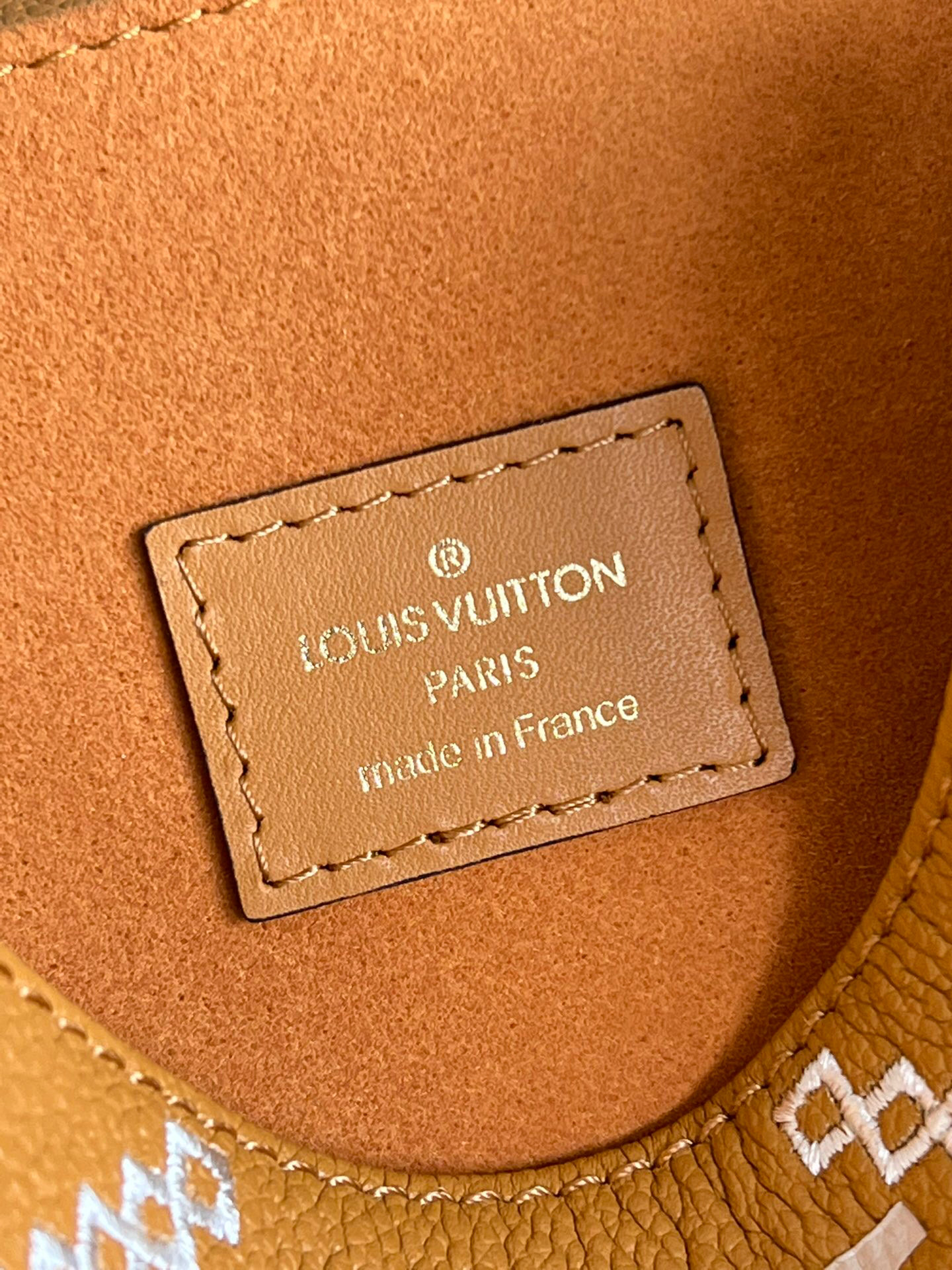 l**is V*t*n pochette metis