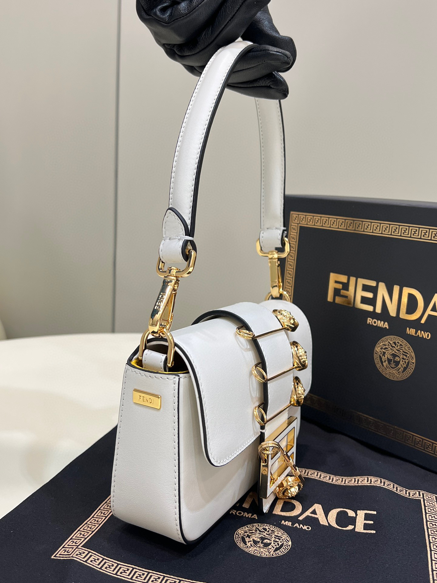 F**di & versace bagutte