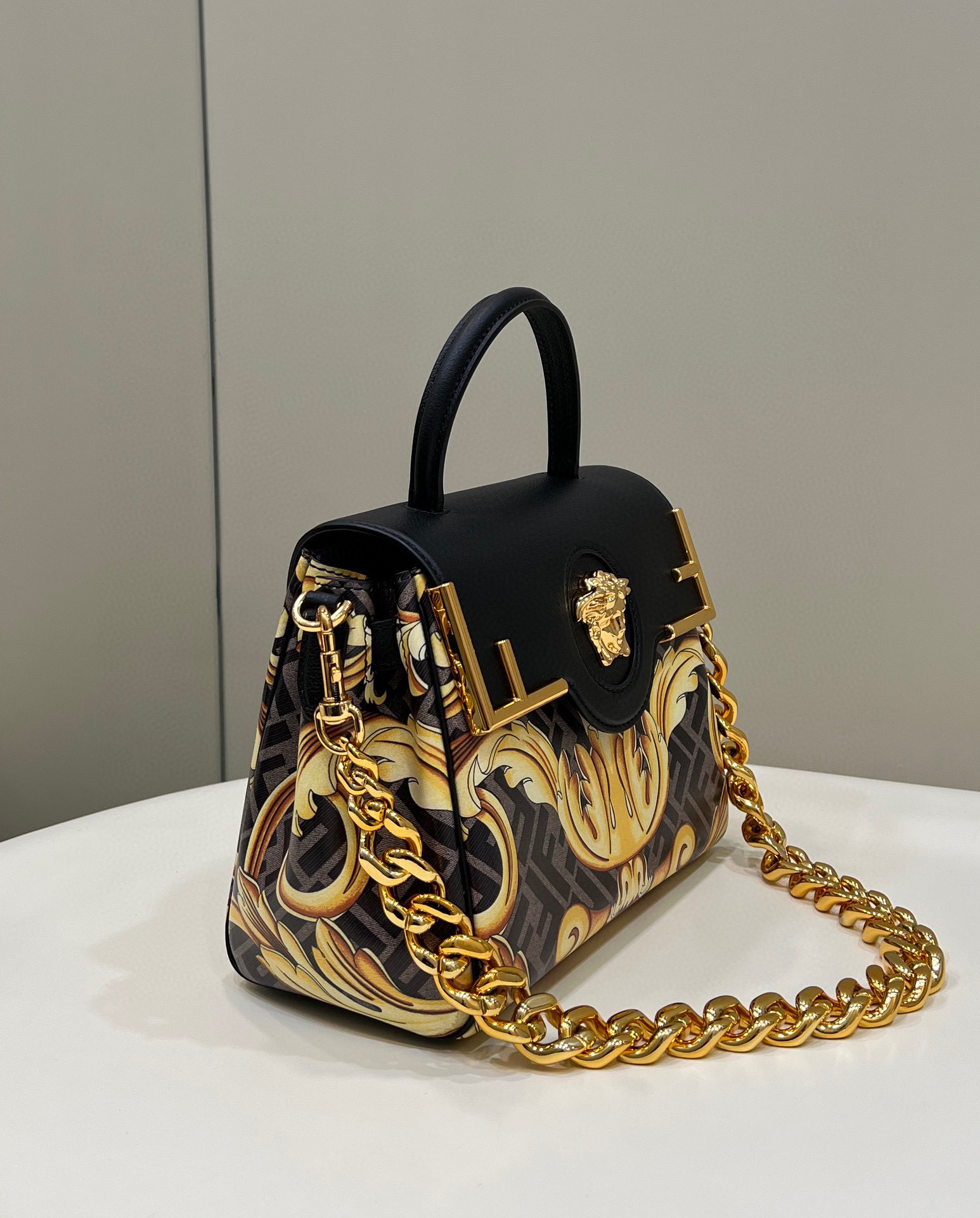 F**di & versace la medusa