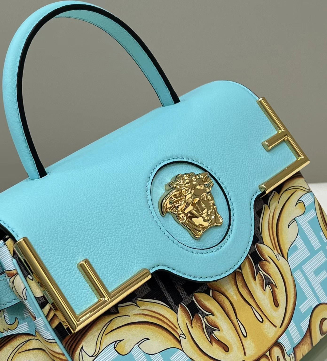 F**di & versace la medusa