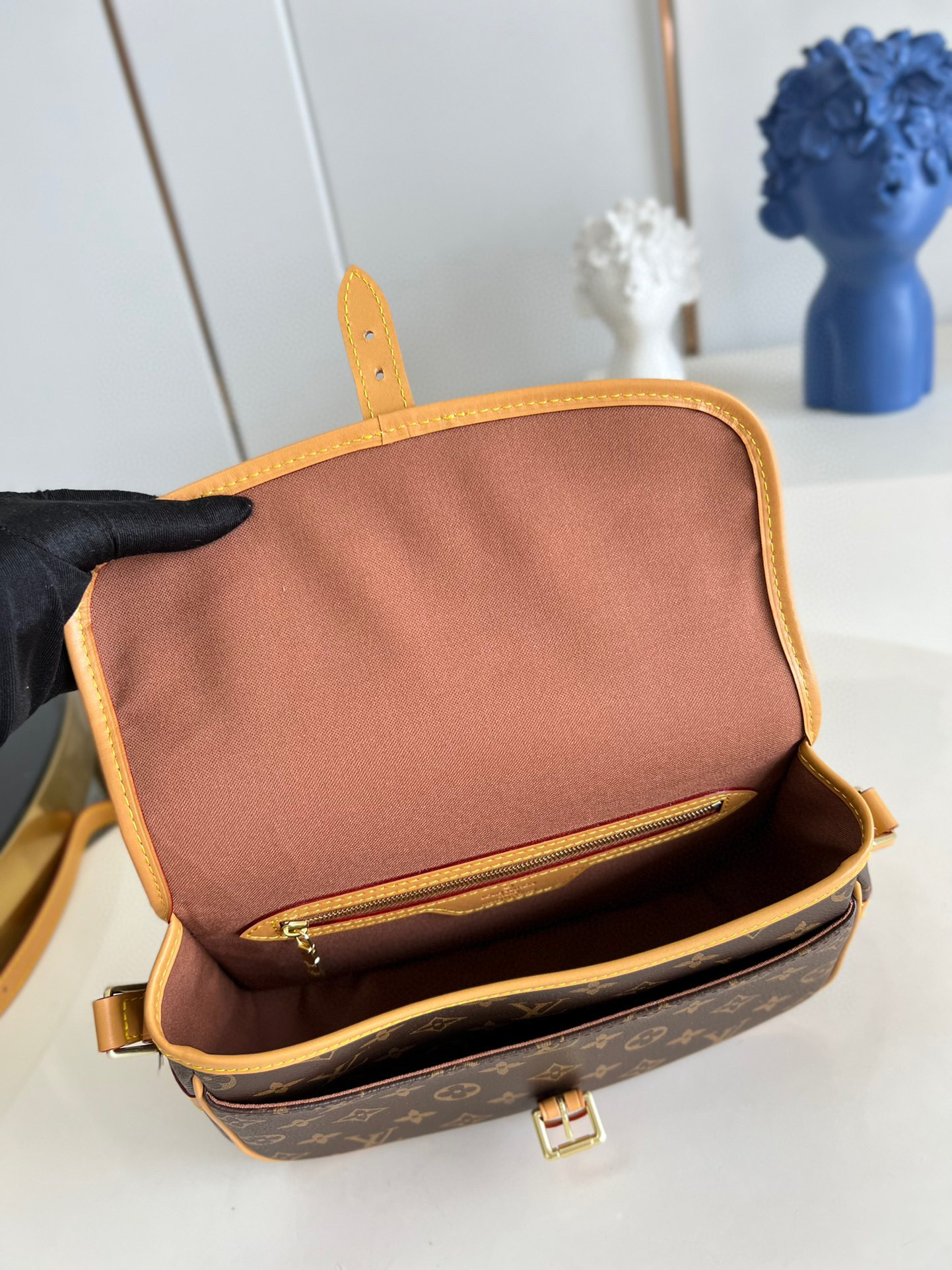 l**is V*t*n vintage bag
