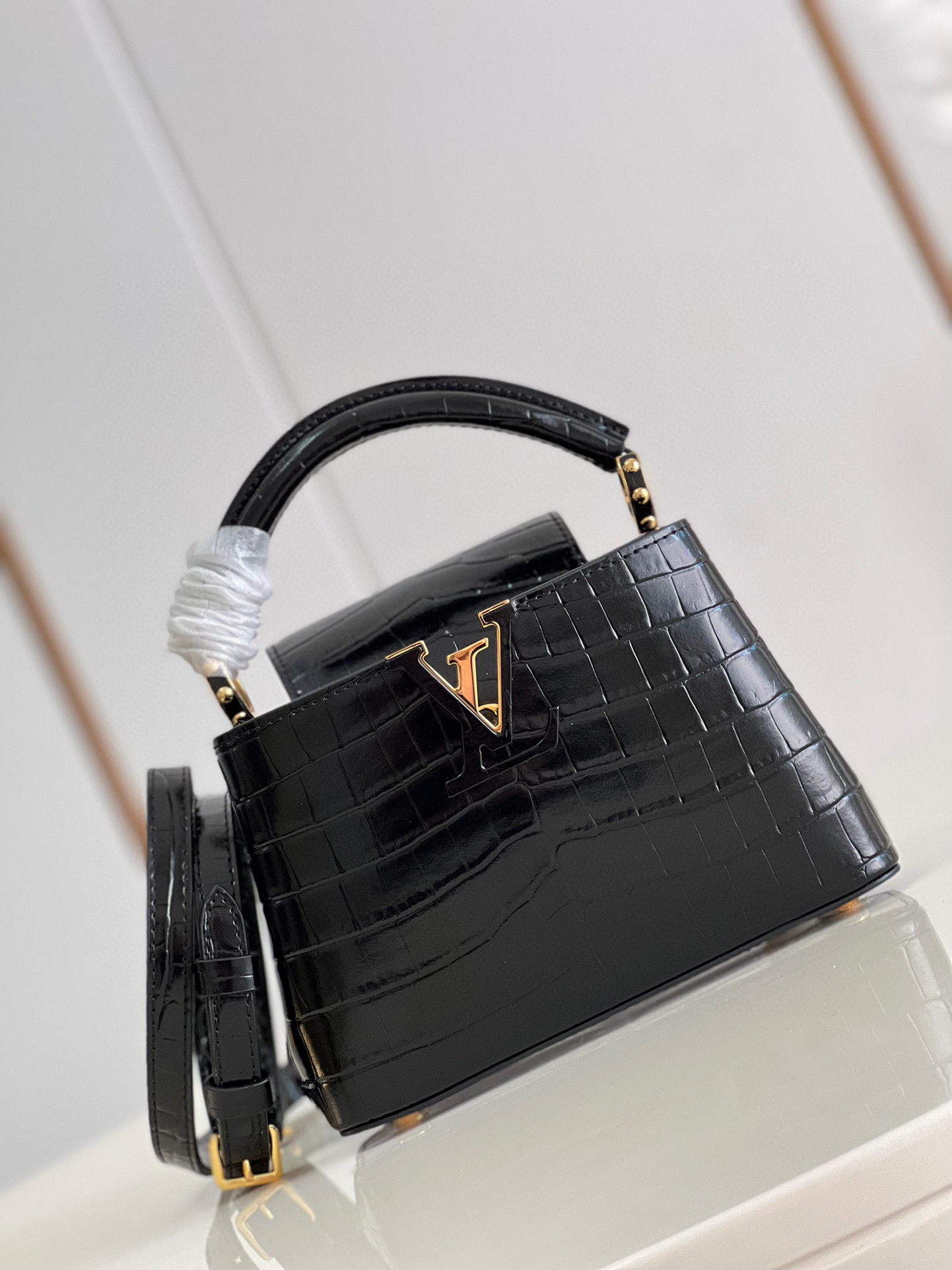 l**is V*t*n capucines mini