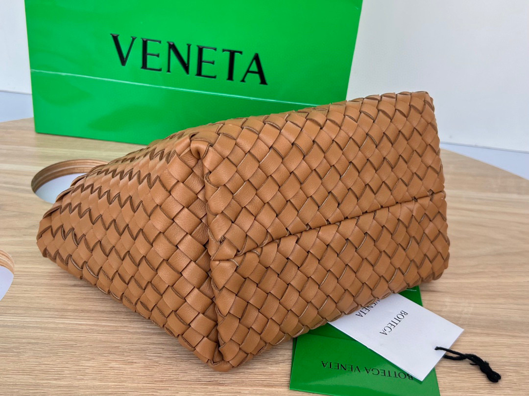 bo*te*ga Ve*ne*ta cabat mini