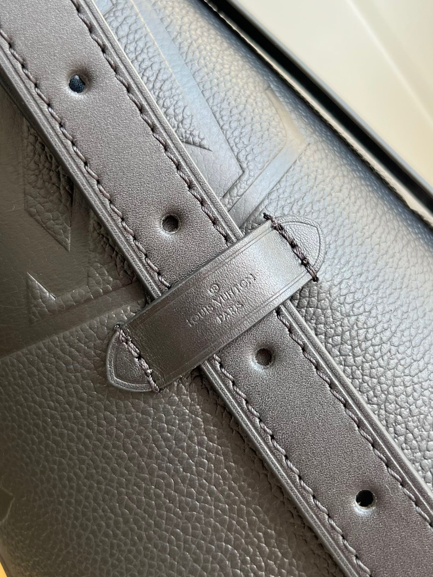 l**is V*t*n carryall mm