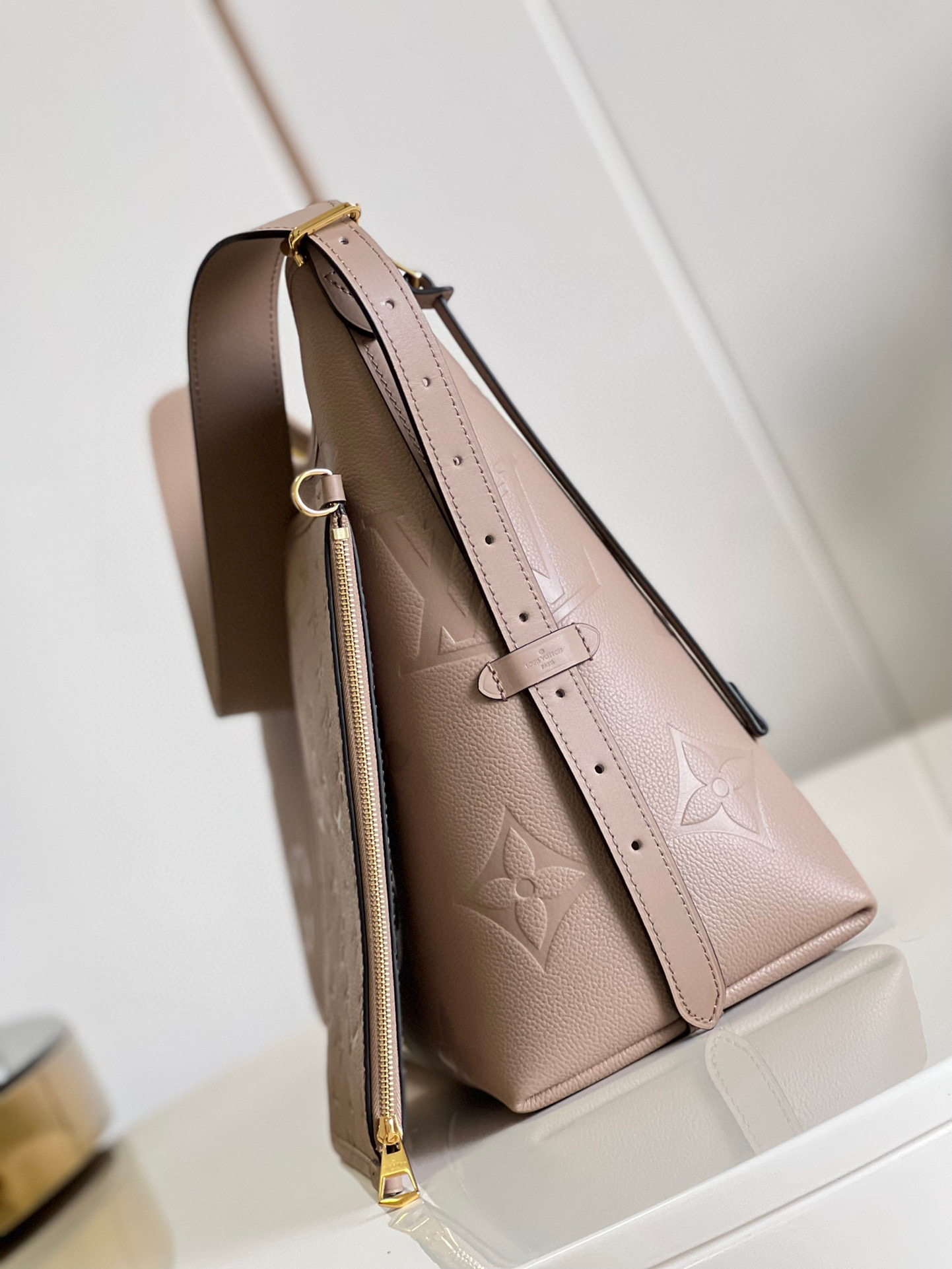 l**is V*t*n carryall mm
