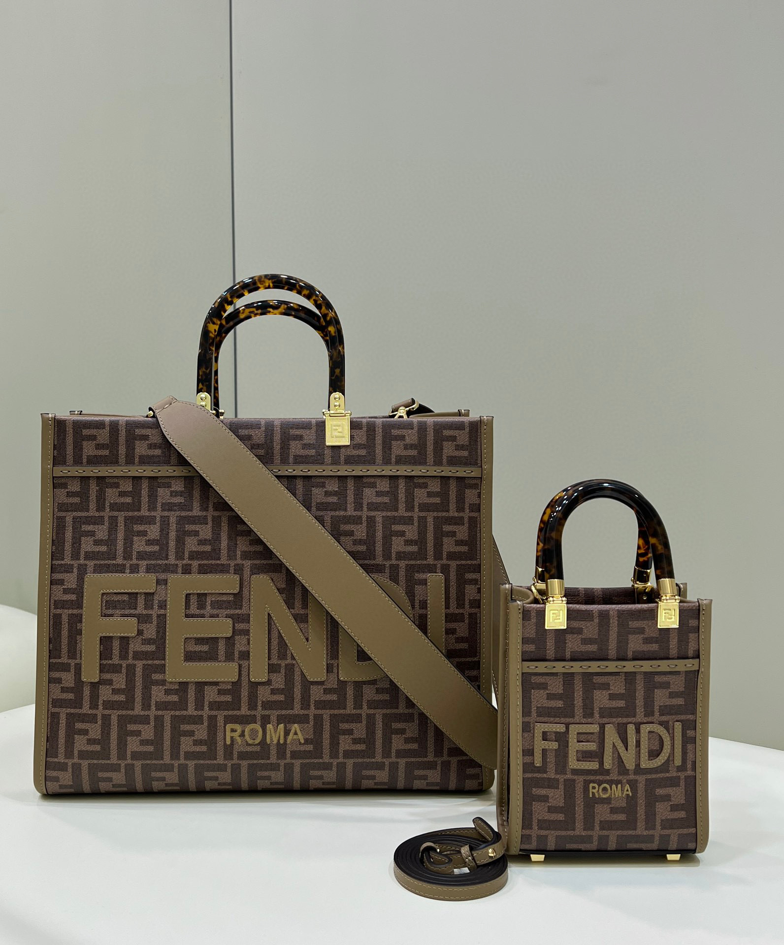 F**di tote