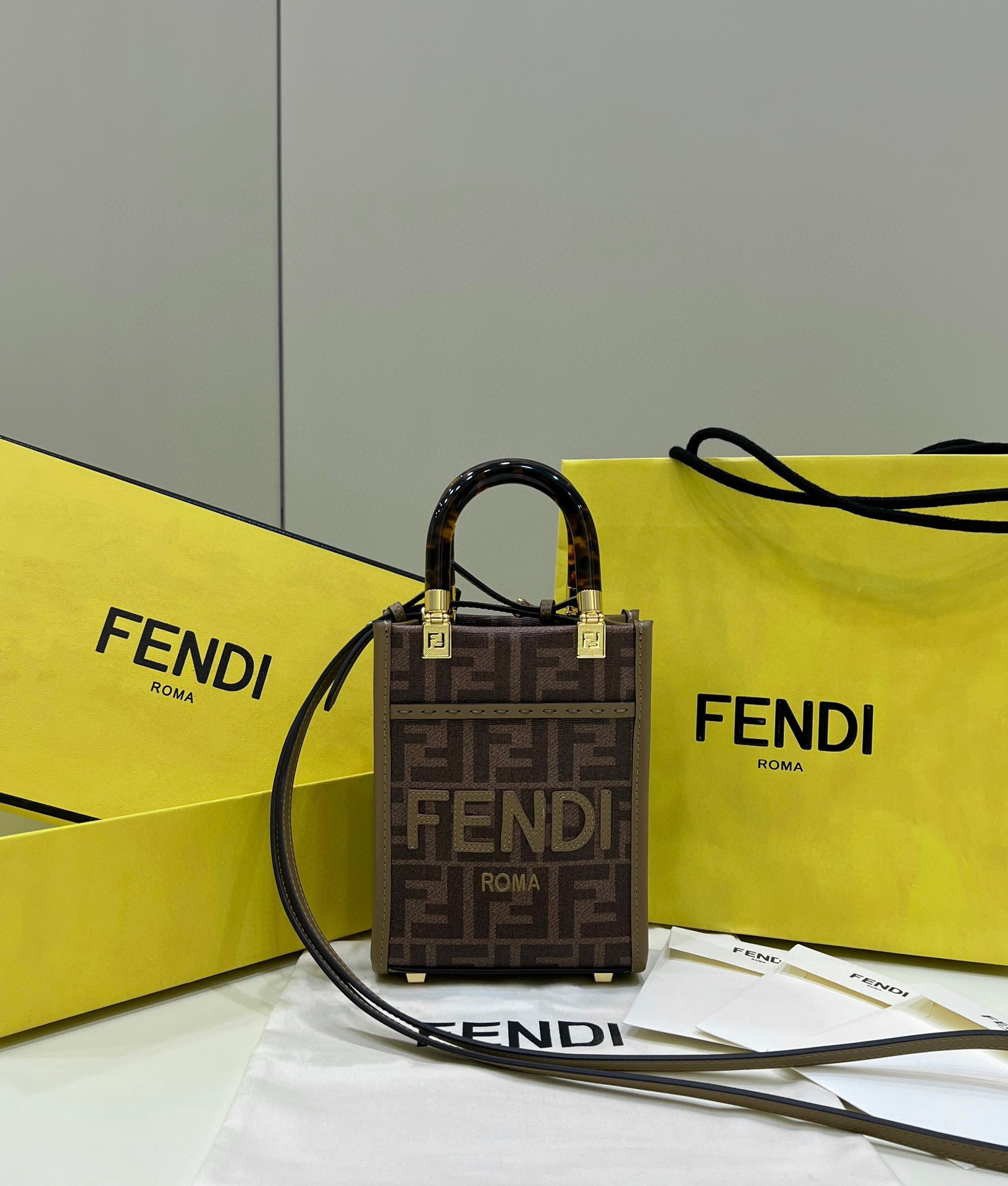 F**di tote