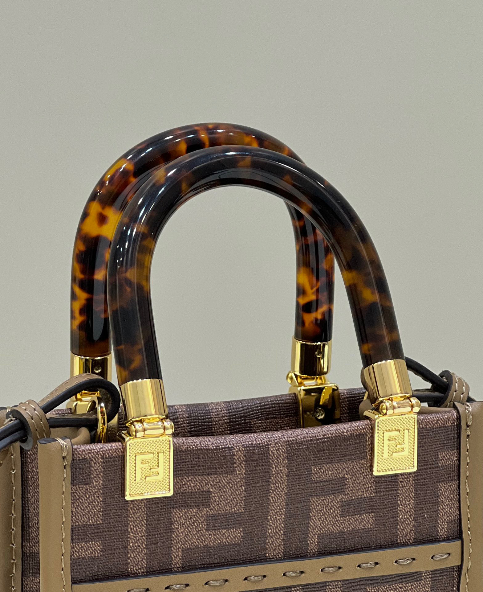F**di tote