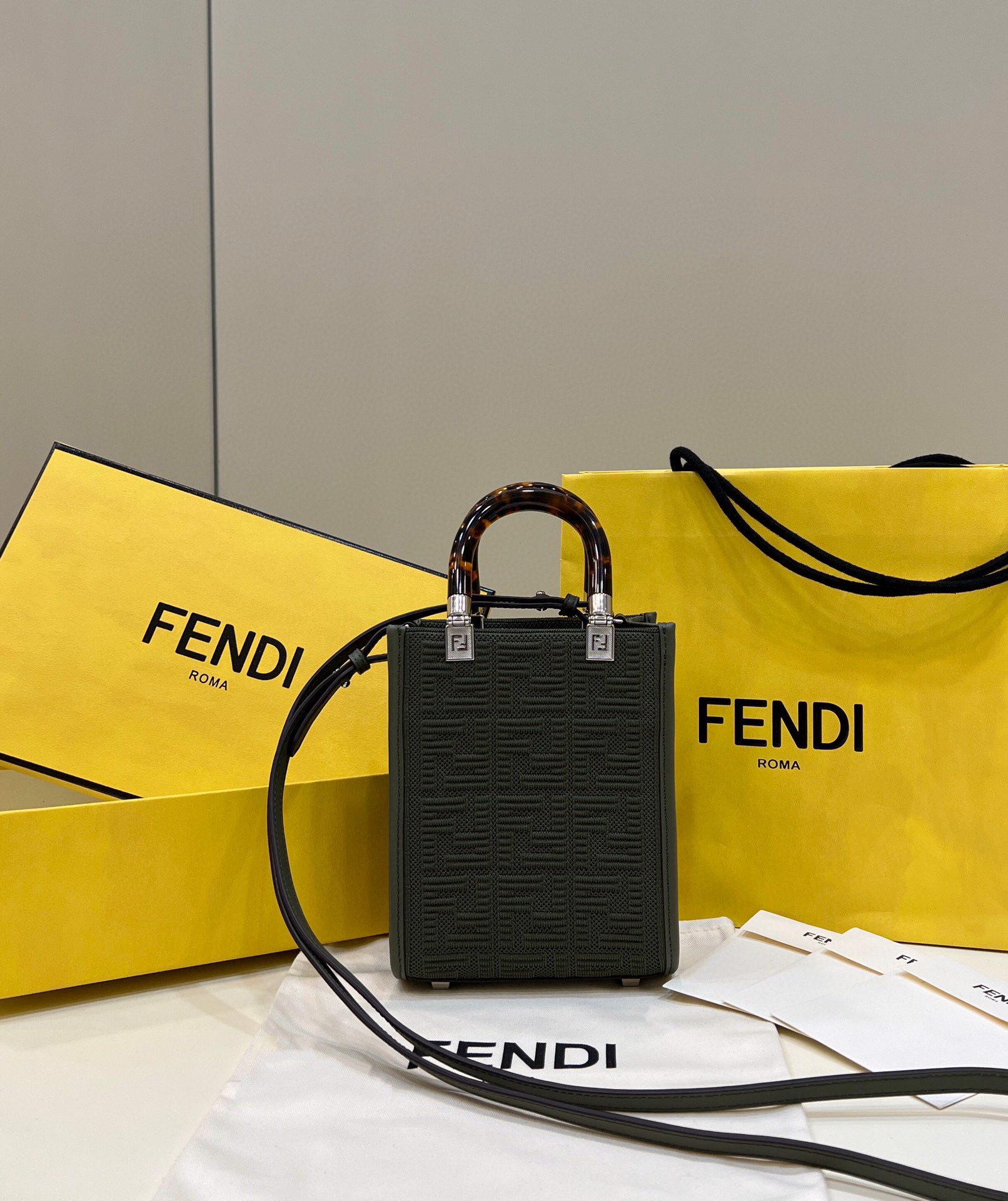 F**di tote