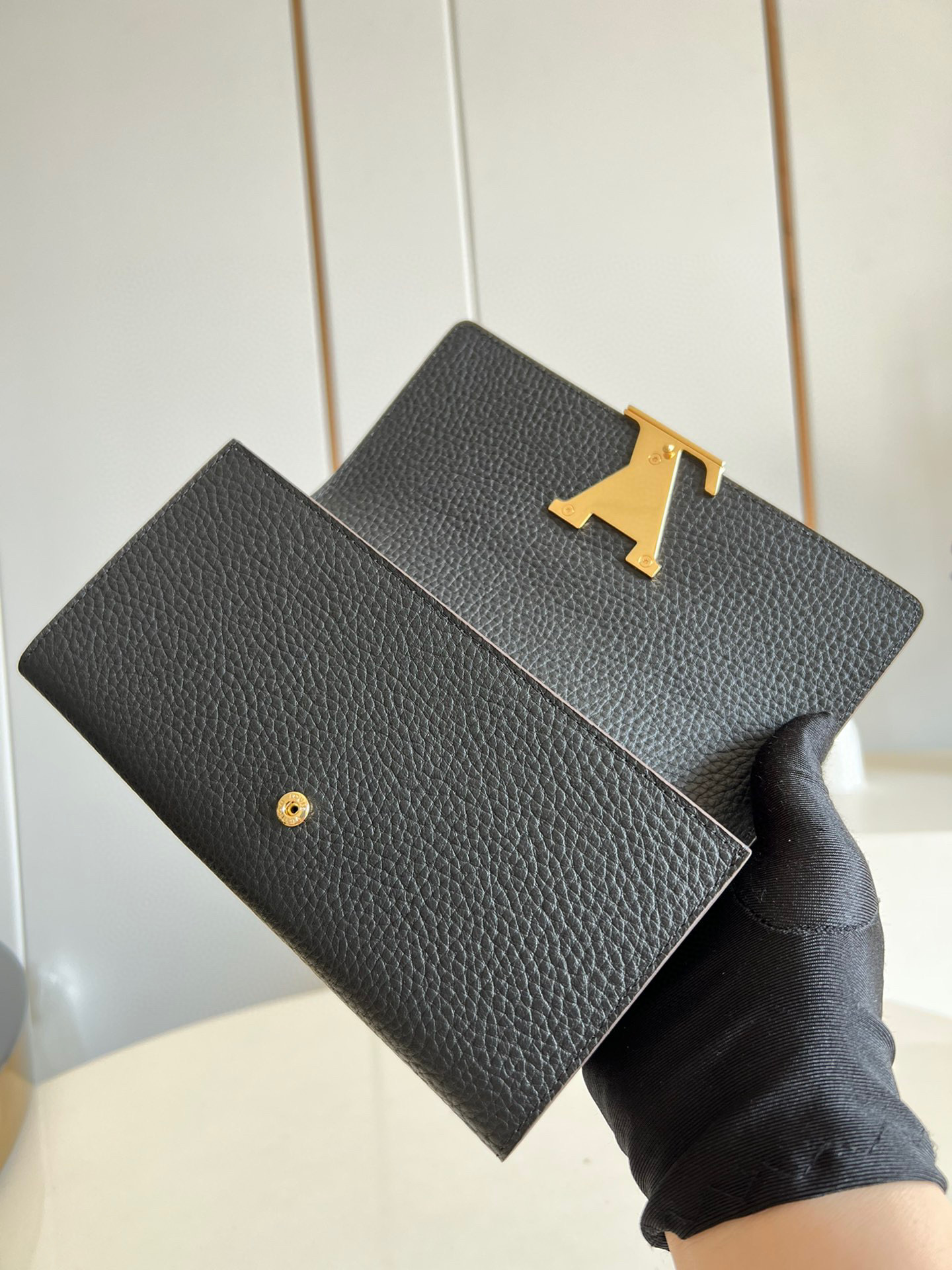 l**is V*t*n wallet capucines