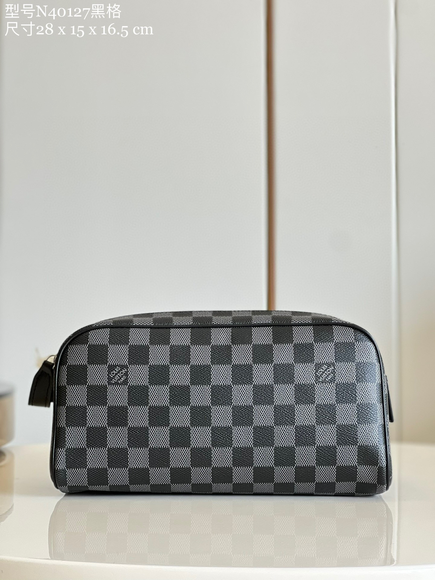 l**is V*t*n dopp kit toilet pouch