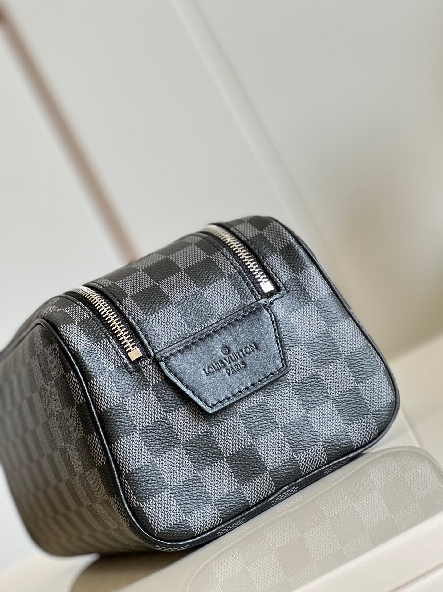 l**is V*t*n dopp kit toilet pouch