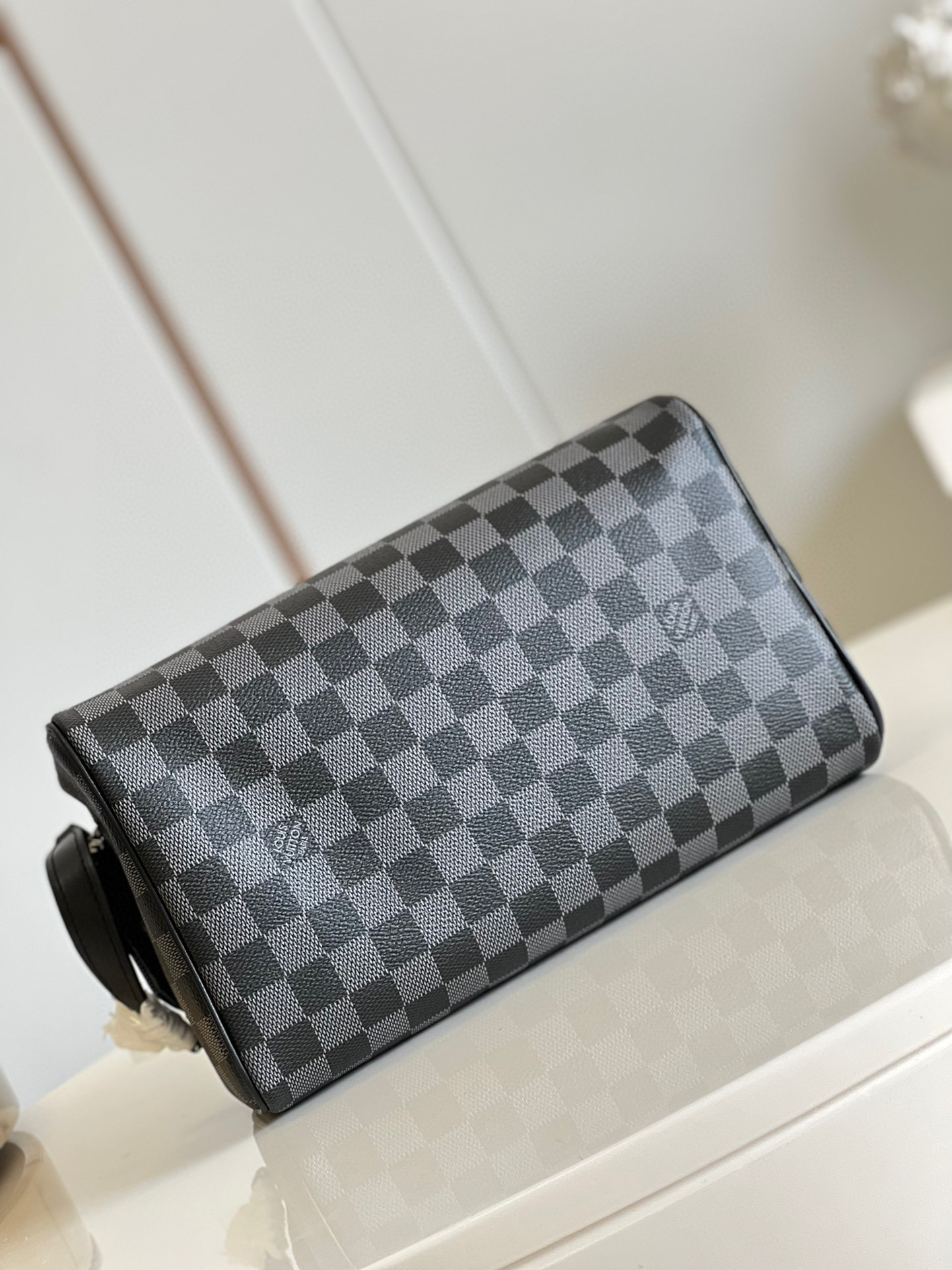 l**is V*t*n dopp kit toilet pouch