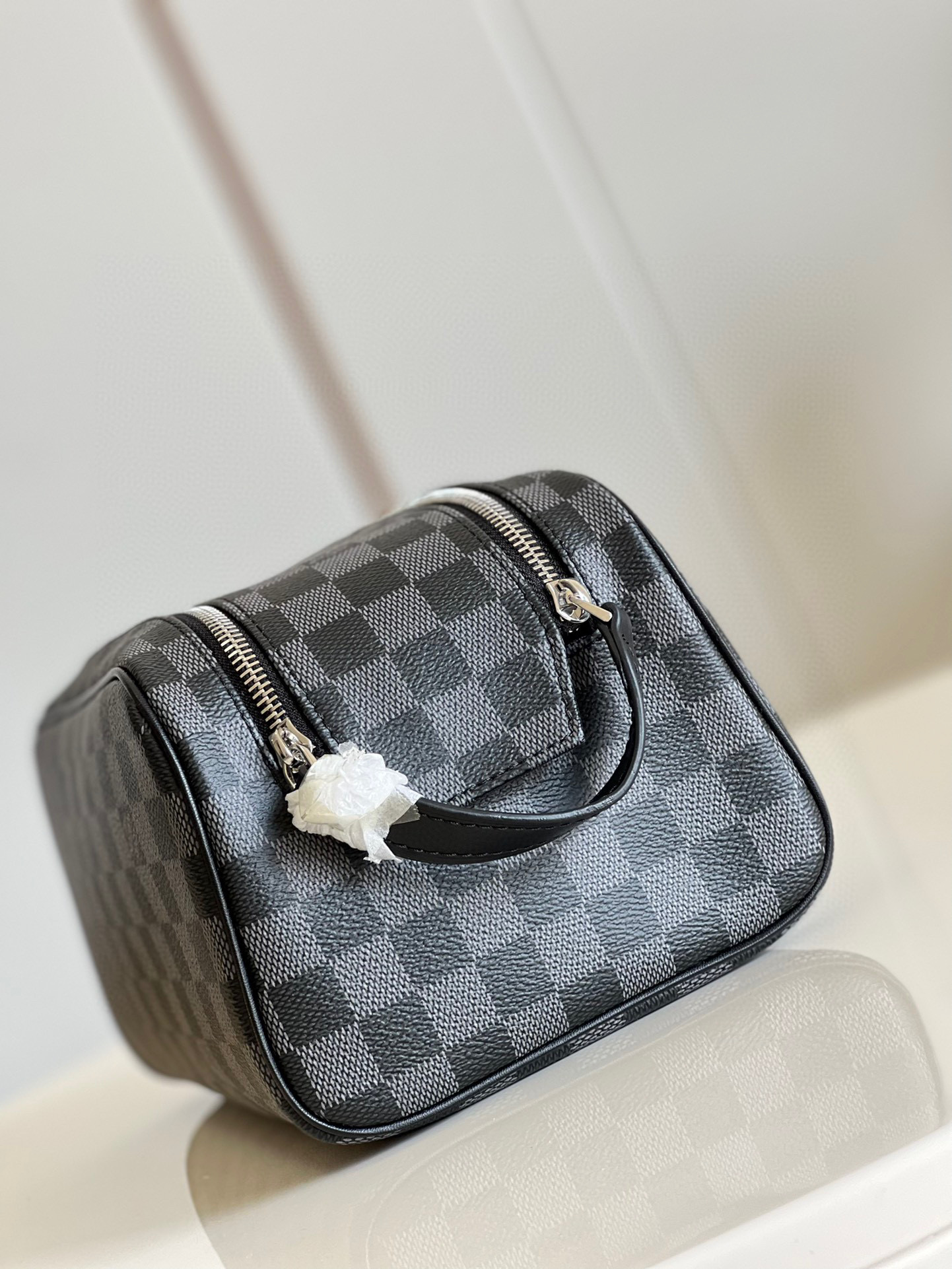 l**is V*t*n dopp kit toilet pouch