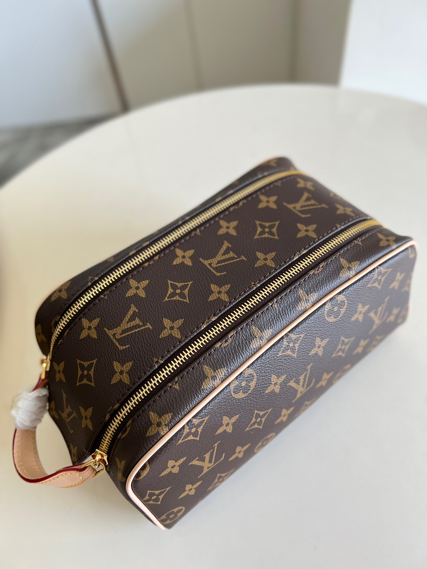 l**is V*t*n dopp kit toilet pouch
